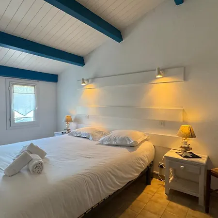 Location Dans Avec Piscine A 50m De La Vila La Couarde-sur-Mer