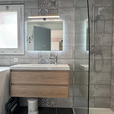 Location Dans Avec Piscine A 50m De La *