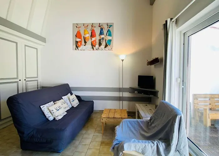 Location Dans Avec Piscine A 50m De La Villa