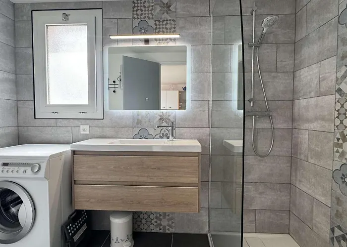 Location Dans Avec Piscine A 50m De La *